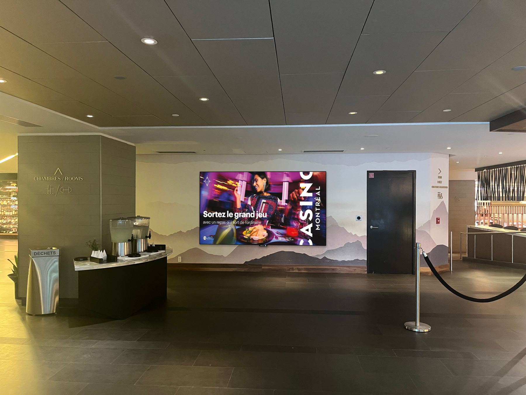 Écran d'affichage Adfaces au DoubleTree by Hilton — campagne Casino de Montréal
